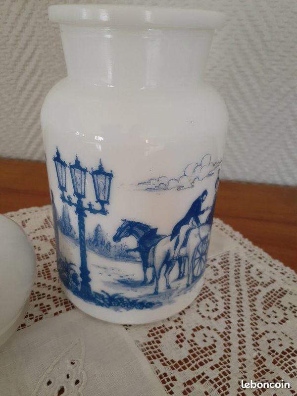 Pot d'apothicaire en opaline vintage décor bleu chevaux (image 4)