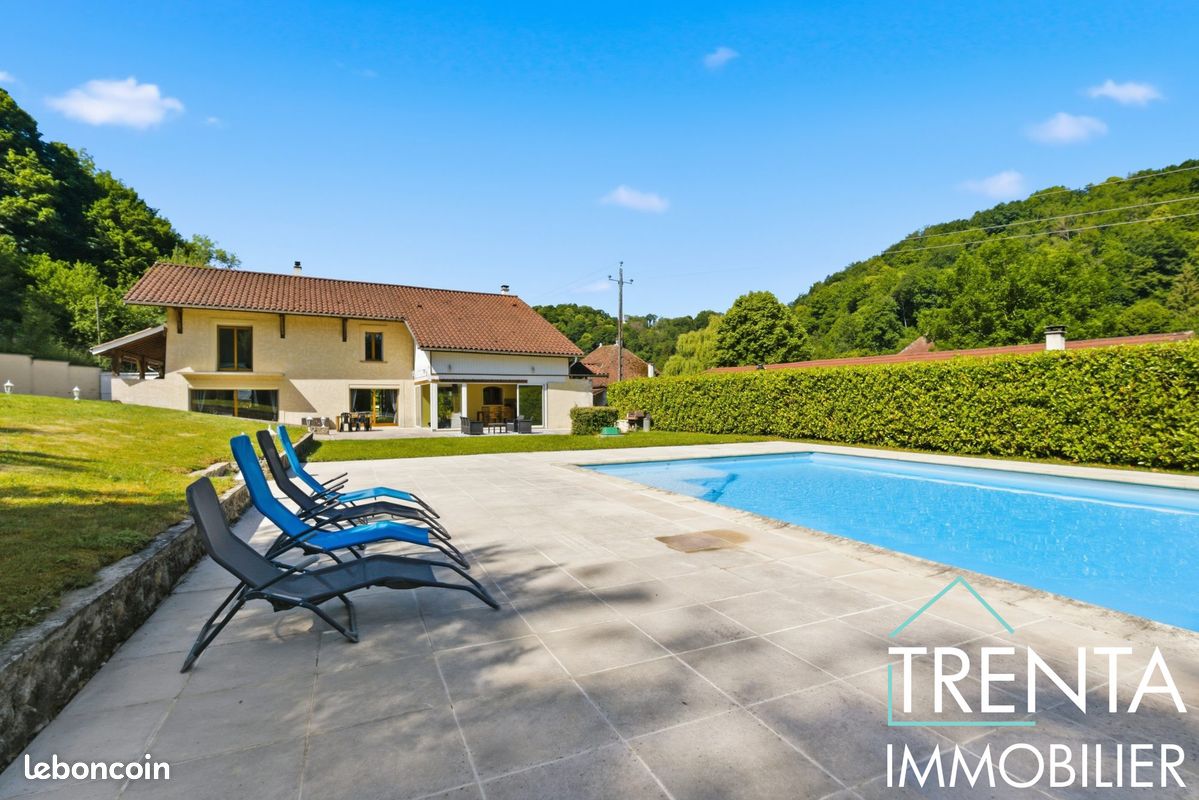 Maison 6 pièces 250 m² · à Saint-Geoire-en-Valdaine · 250 m² · 535 000 €