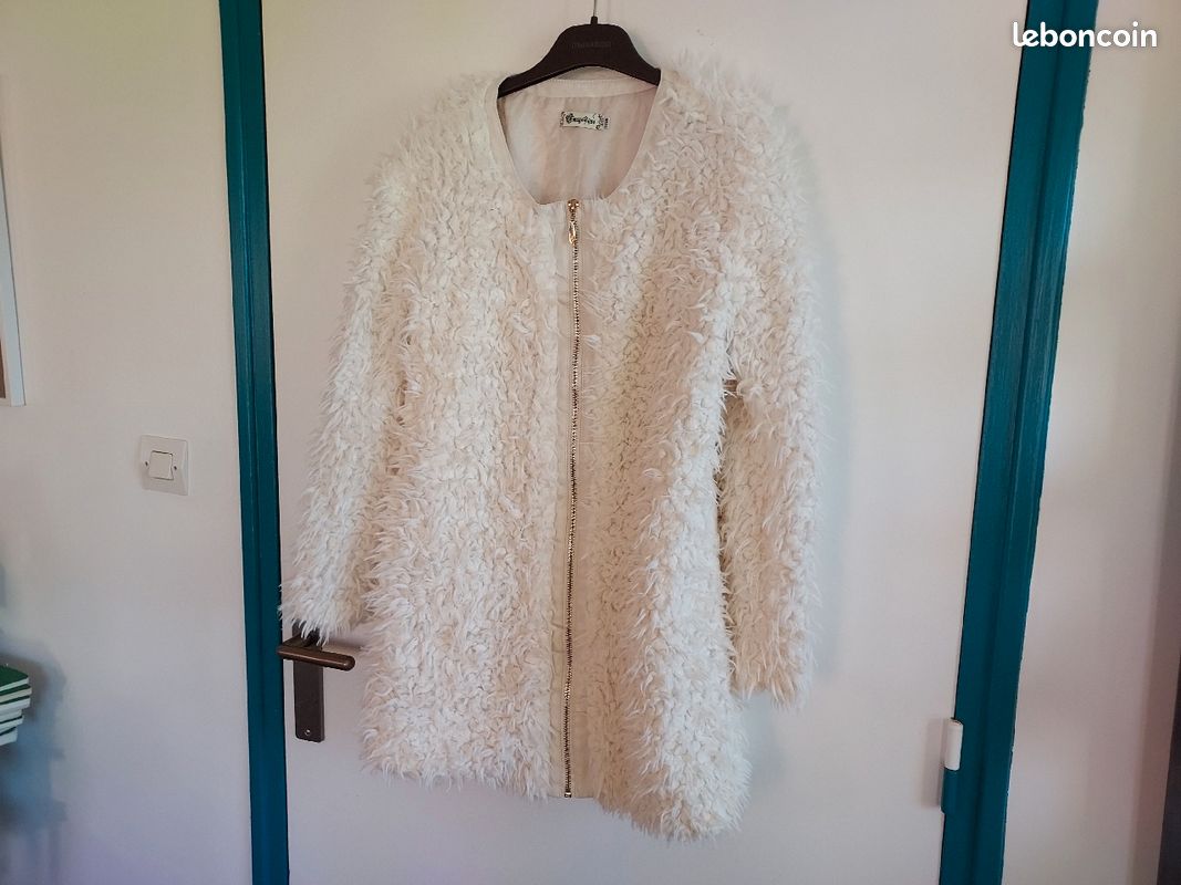 Manteau en fausse fourrure taille S/M (image 2)