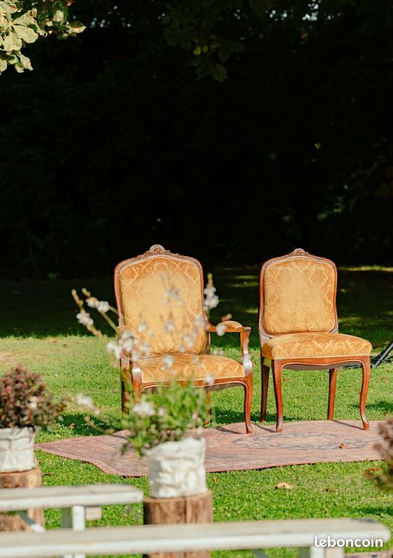 Chaises vintage jaunes – mariage, cérémonie laïque ou intérieur (image 1)