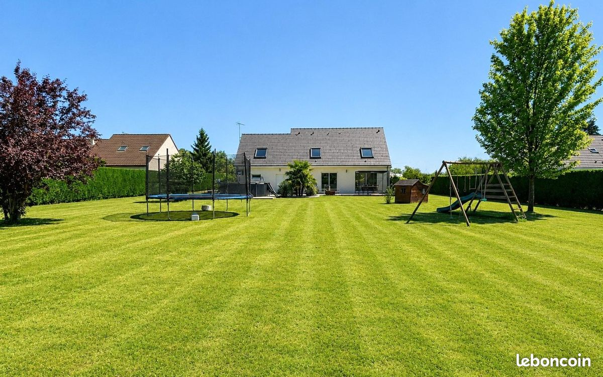 Maison 5 pièces 131 m² · à Savigné-l'Évêque · 131 m² · 244 000 €