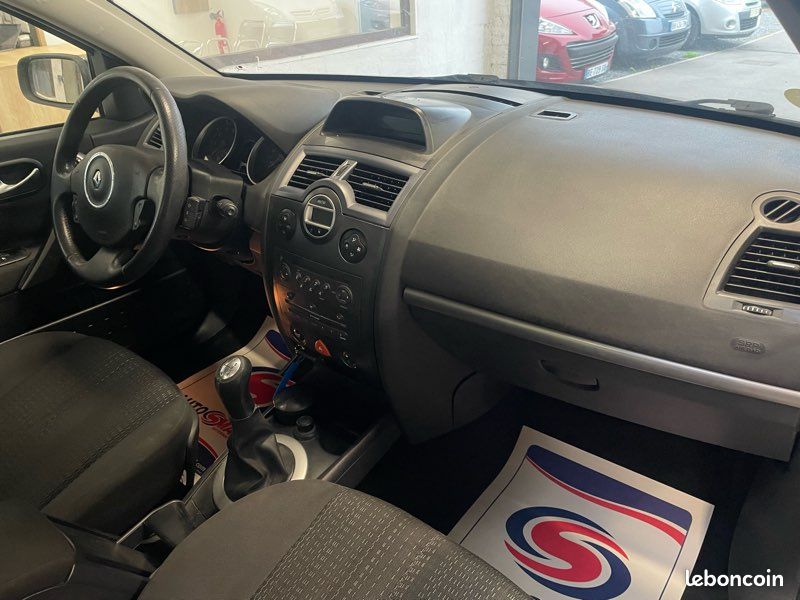Renault Mégane II 1,6i Essence 16V 110 Chvx « Régulateur de vitesse,Climatisation,Jantes » (image 4)