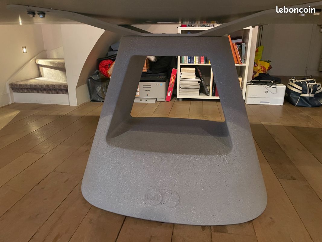 Table à manger Design ALu et pied ciment (bd Barcelona) (image 4)