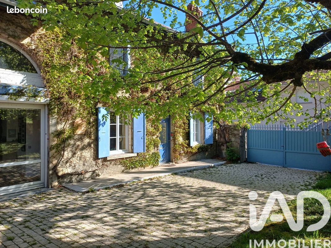 Maison 11 pièces 253 m² · à Chapareillan · 253 m² · 649 000 €