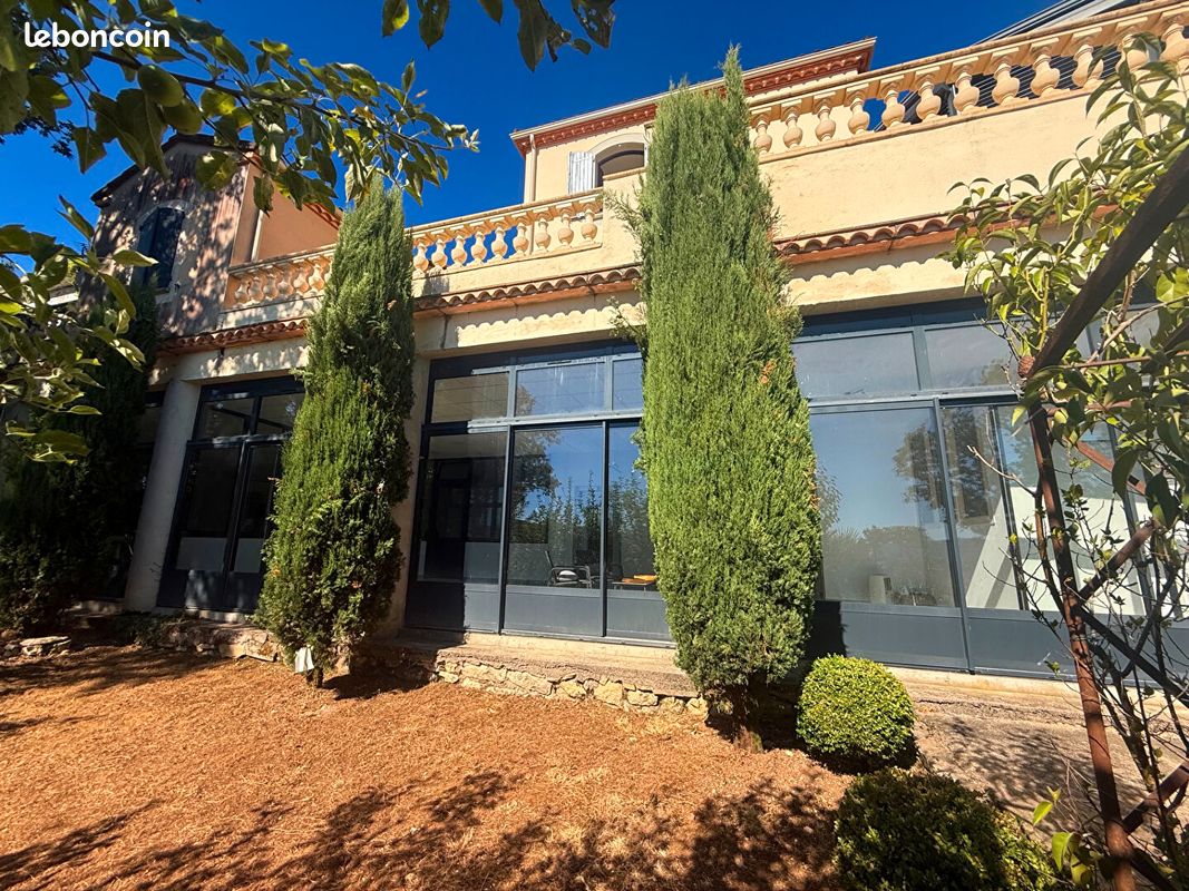 Maison 10 pièces 297 m² · à Cahors · 297 m² · 409 000 €