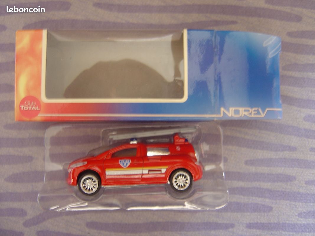 2 voitures miniatures Citroën anciennes de marque Norev sur Gens de