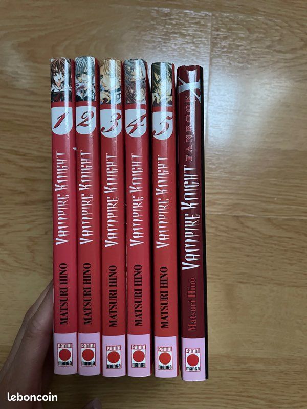 Lot mangas Vampire Knight + Fanbook + goodies (image 2)