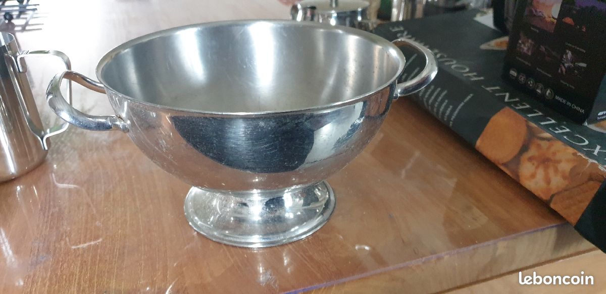 Lot de vaisselle en inox (image 4)