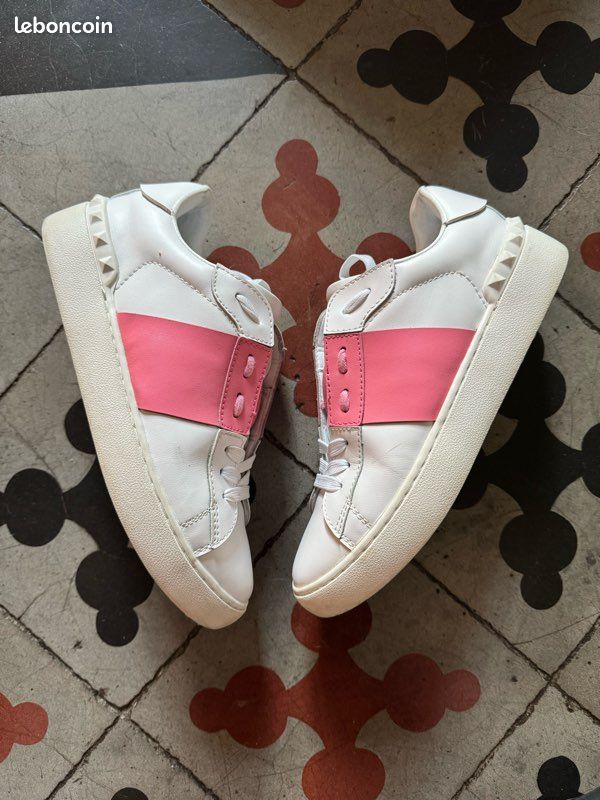 Escarpins Valentino En Cuir Verni Rose - Taille 37 EU / 7 US - Neufs Sans Boîte - Fabriqué En Italie