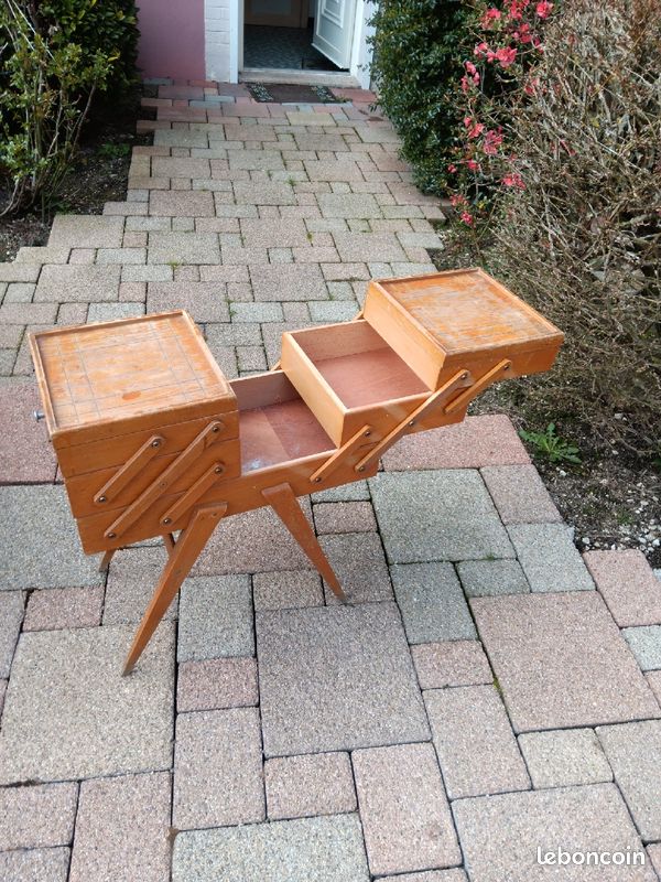 Coiffeuse en bois (image 1)