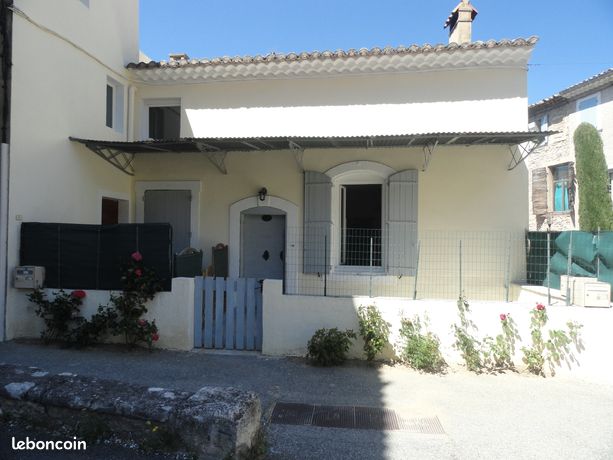 Habitation de 3 grandes chambres sur Robion disponible au 1er mai Location entre particuliers, terrasse vue sur le Luberon
