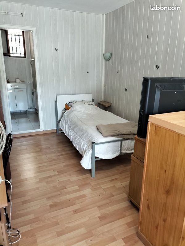 Appartement 1 pièce 25 m² · à Issy-les-Moulineaux · 25 m² · 350 €