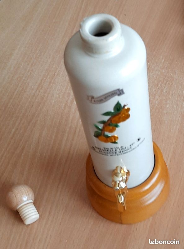 Bouteille sur support bois avec robinet en étain (image 3)