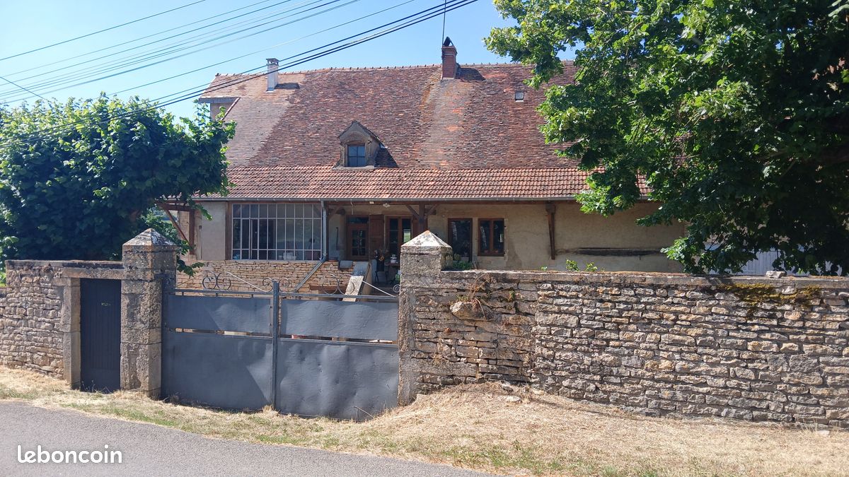 Maison 5 pièces 112 m² · à Curtil-sous-Burnand · 112 m² · 210 000 €