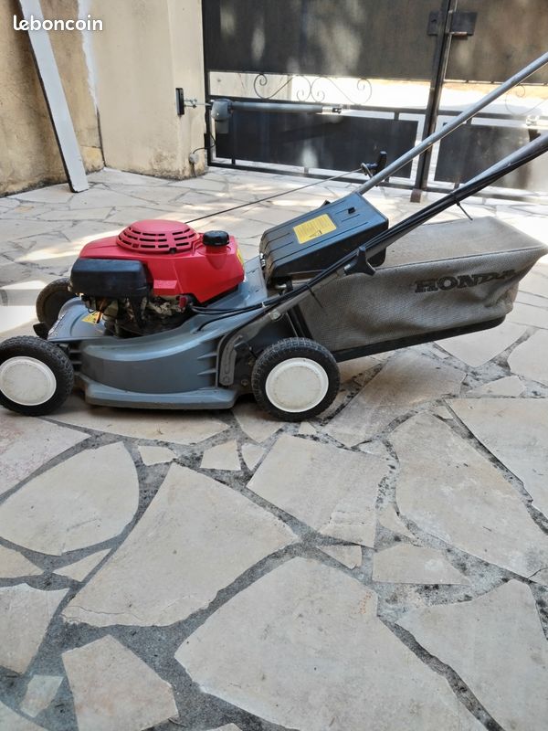 Tondeuse Essence Honda HRB 423 Jardin Plantes