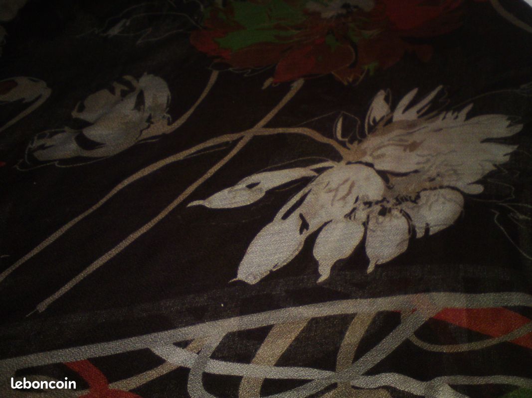 Etole ou Paréo Grand foulard Motifs multicolores de fleurs (beige, orange, vert, sur fond brun) (image 9)