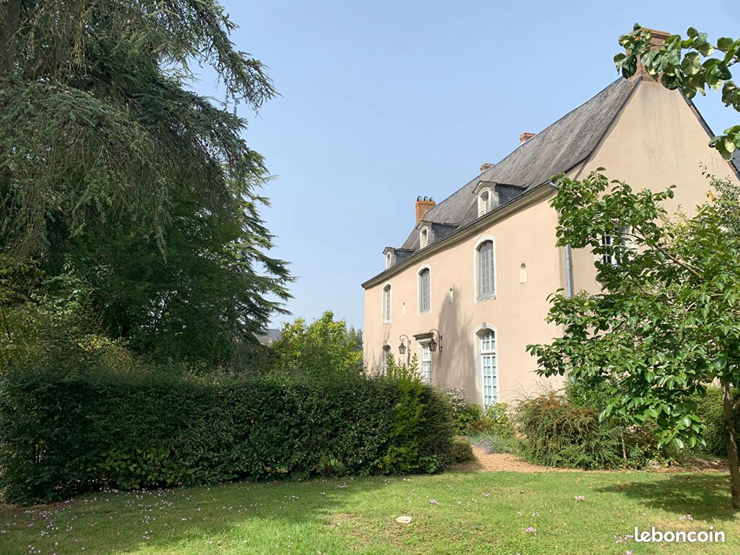 Maison 11 pièces 369 m² · aux Hauts-d'Anjou · 369 m² · 526 000 €