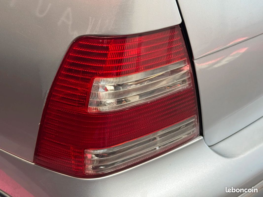 Volkswagen Bora 1.9 TDI Trendline BVM6 / Carplay / Suivi OK (image 29)