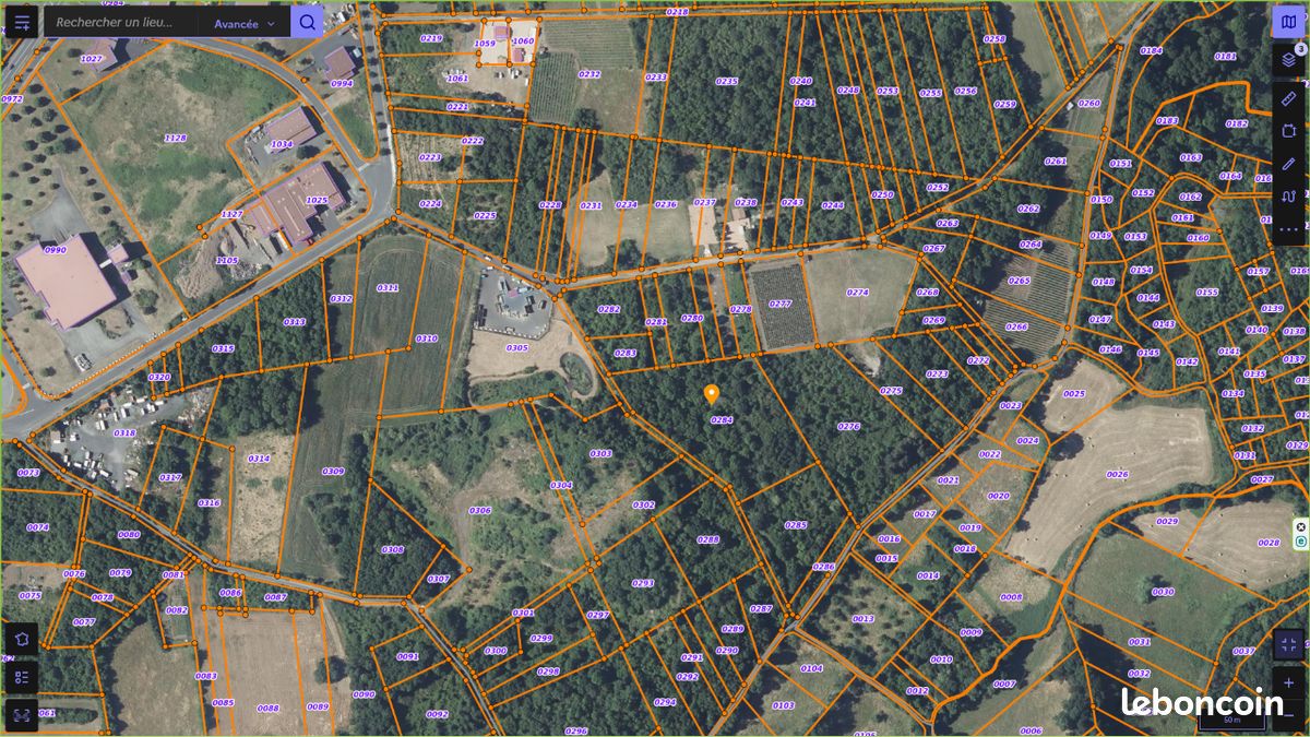 Terrain forestier non constructible 9726 m² - Volvic 63530 · 2 800 €