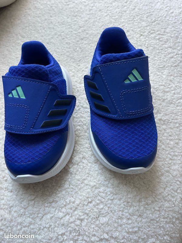 Basket Adidas neuves pointure 22 (image 1)