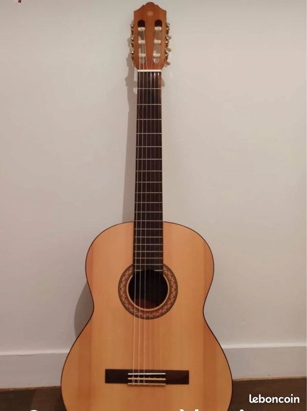 Guitare Yamaha (Caen ) (image 1)