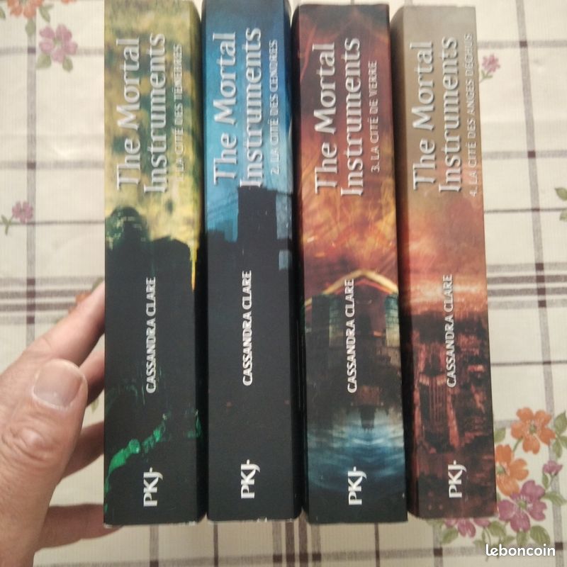4 THE MORTAL INSTRUMENTS, Tomes No 1,2,3 & 4 de CASSANDRA CLARE (image 3)