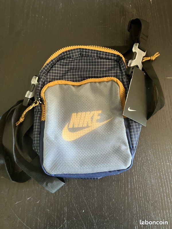 Sacoche Nike neuve avec étiquette Accessoires Bagagerie