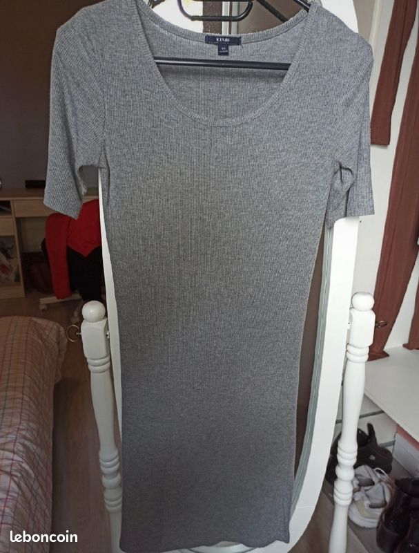 Robe moulante grise (image 1)