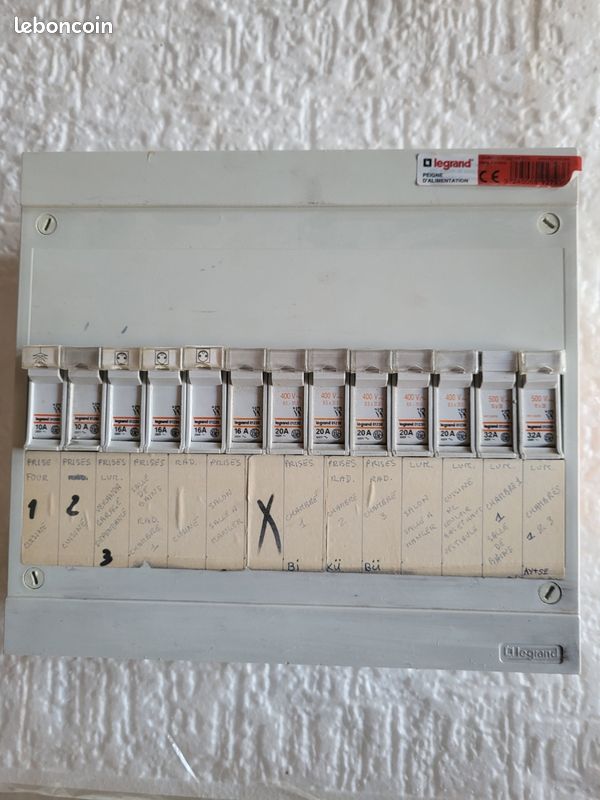 Tableau de 13 disjoncteur legrand (image 1)