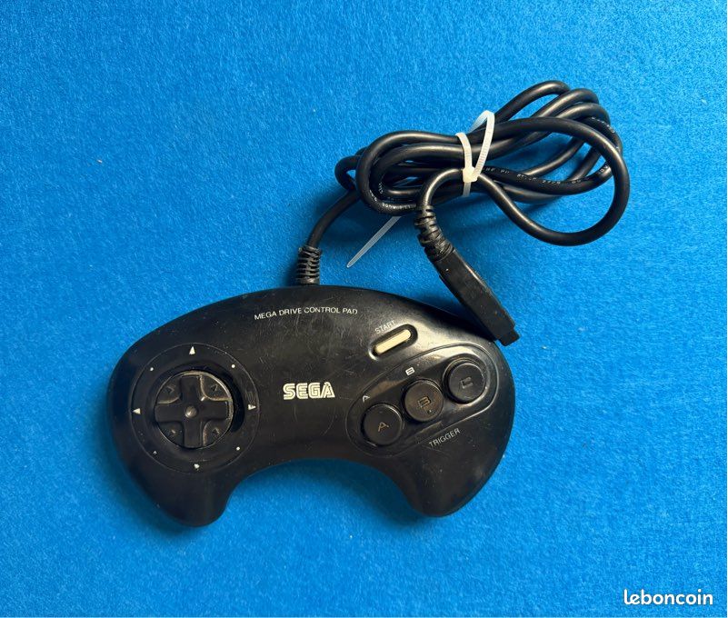 Manette De Jeu Sega Megadrive - Officielle, D'occasion, Fonctionnelle Avec Traces D'usure