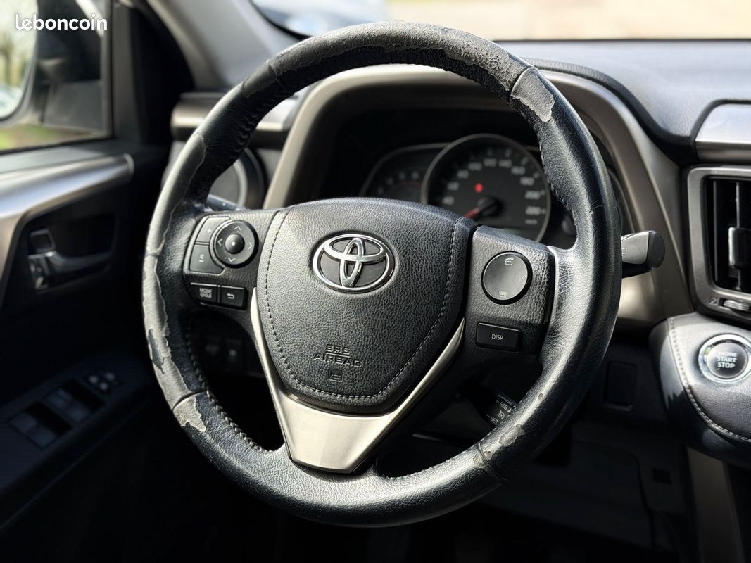 Toyota RAV4 2.0 D-4D 124ch Lounge – GPS – Caméra de recul – Chaîne – Révisé & Garantie 6 mois (image 18)