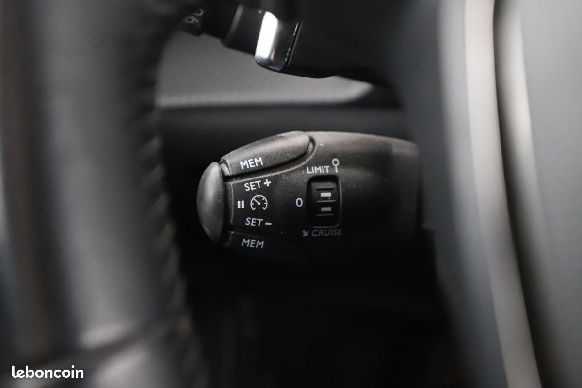 Peugeot 2008 1.5 Blue-HDi Allure EAT8 131 ch (image 25)