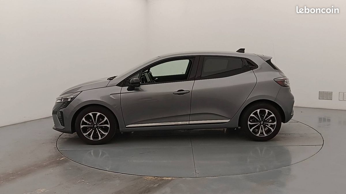Renault clio tce 90 ch gsr2 techno (image 8)