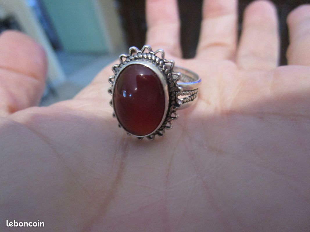 Bague en argent 925 sertie d'une magnifique cornaline rouge - Montres & Bijoux