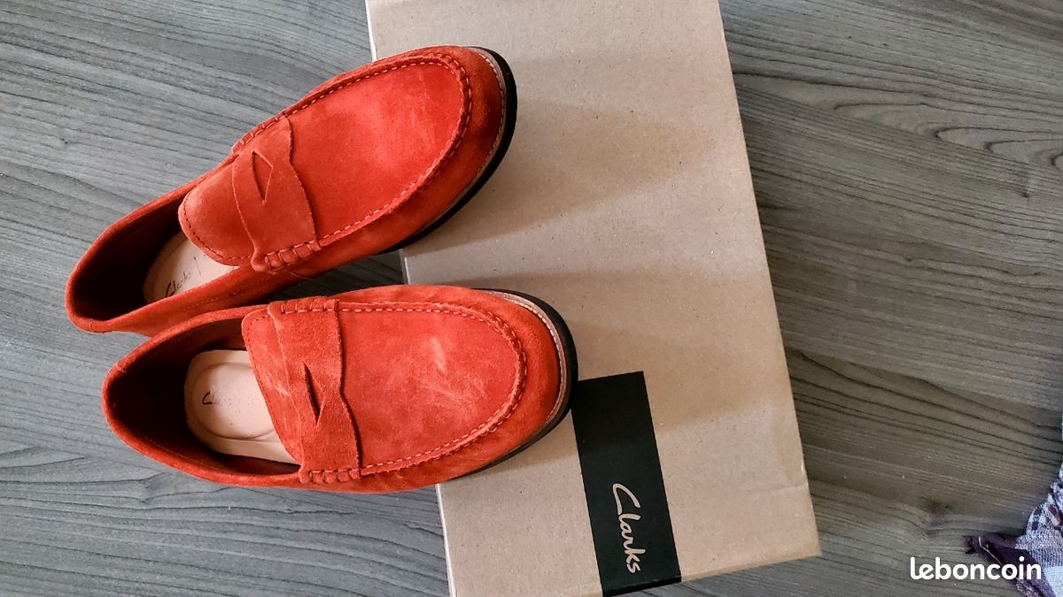 Mocassins clarks rouge pointure 45 Chaussures