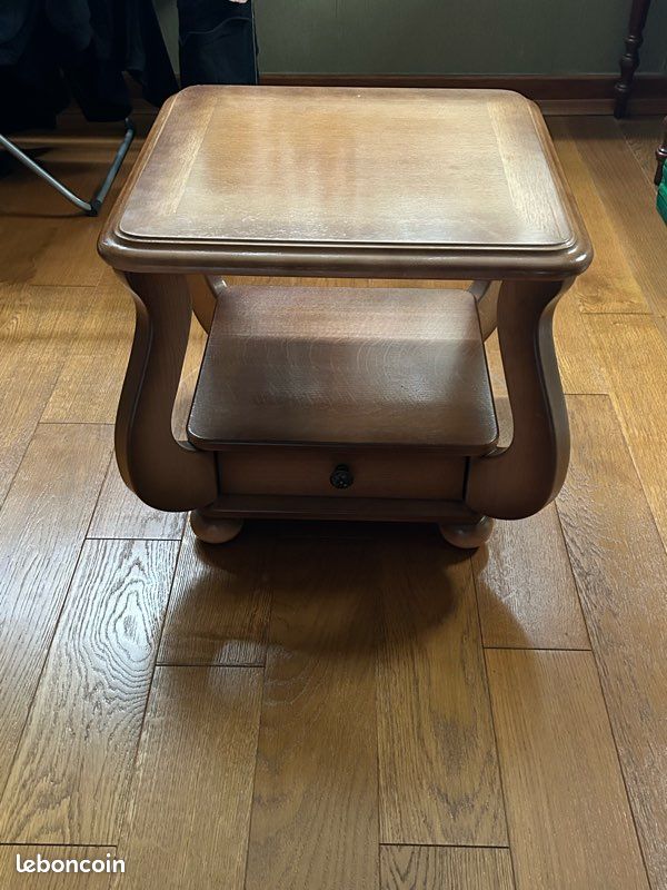 Table d’appoint en bois massif – style vintage / classique (image 1)