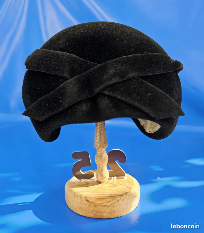 Chapeau velour noir année 1953