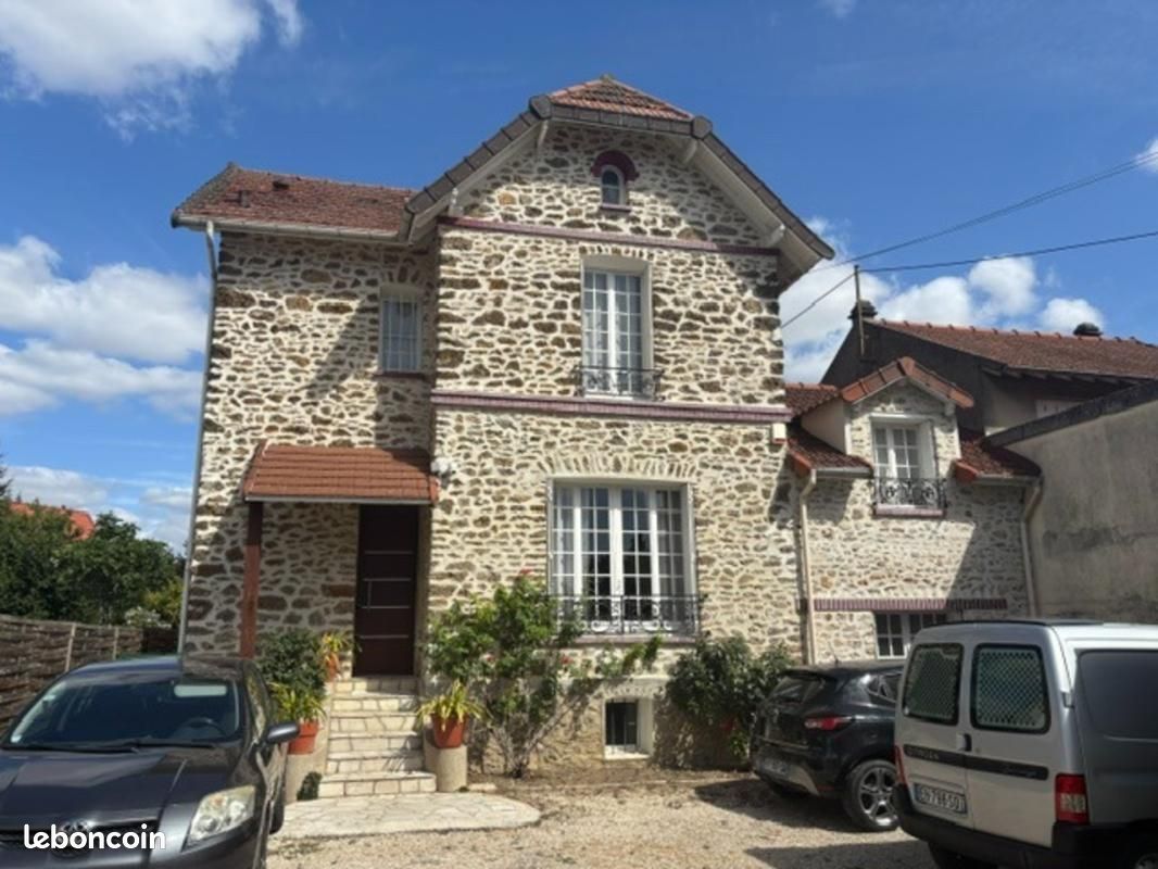 Maison 6 pièces 144 m² · à Brou-sur-Chantereine · 144 m² · 390 000 €