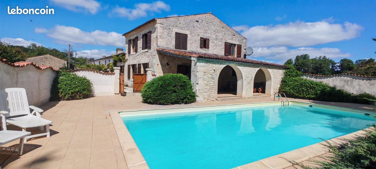 Maison 15 pièces 282 m² · à Saint-André-de-Lidon · 282 m² · 255 000 €