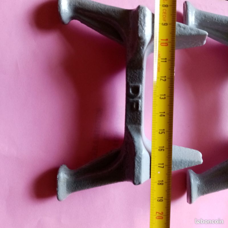 Pied De Radiateur Fonte RFZP – Blanc RAL 9010 – Vente à L’Unité – Stabilité Renforcée