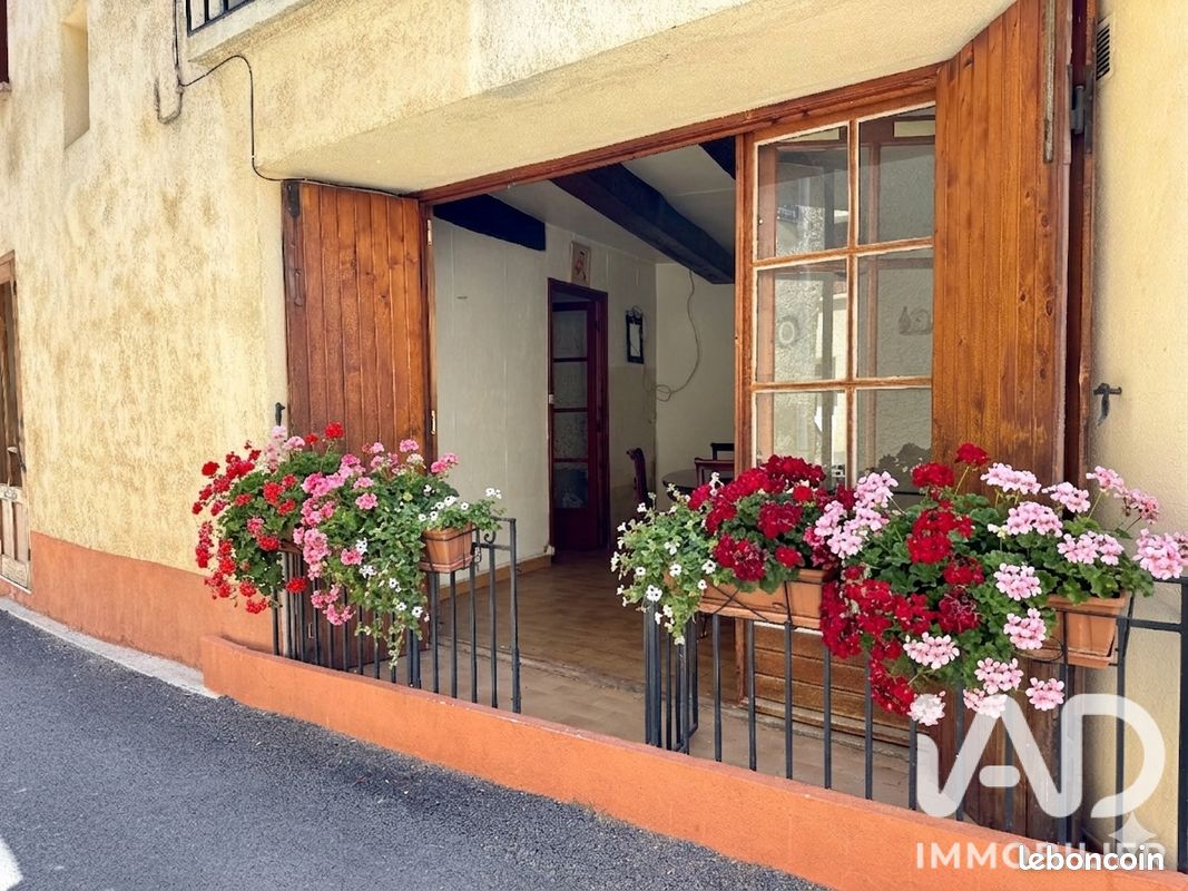 Maison 6 pièces 177 m² · à Tuchan · 177 m² · 81 000 €