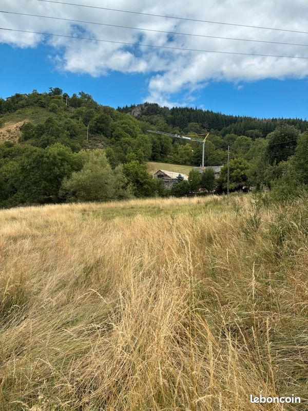 Beau Terrain 2340 m2 · à Yssingeaux · 72 000 €
