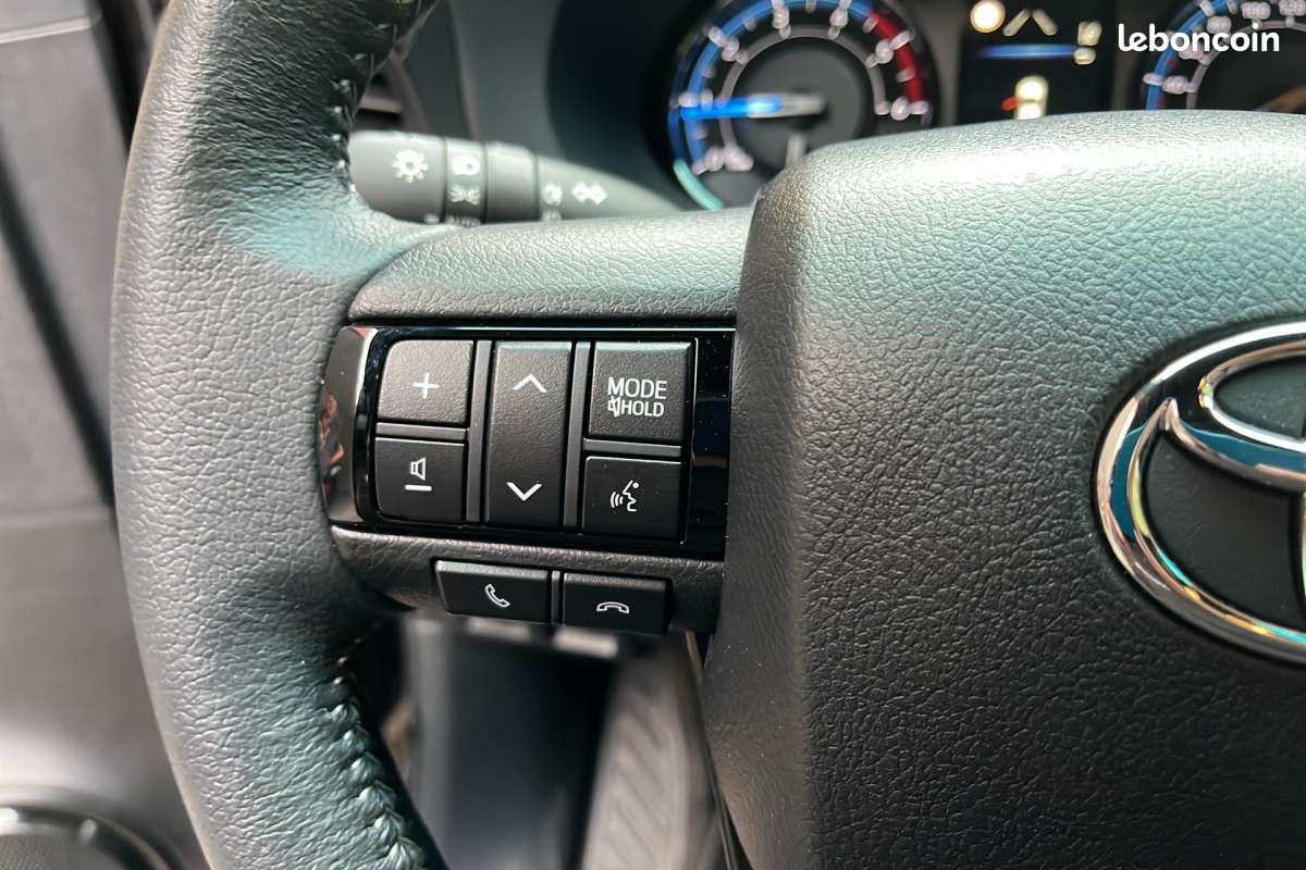 Toyota Hilux 2.8 204 BVA INVINCIBLE 4PL (image 8)