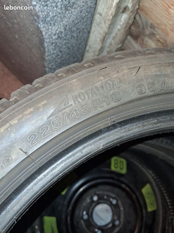 Pneu 225/45/r18 (image 1)