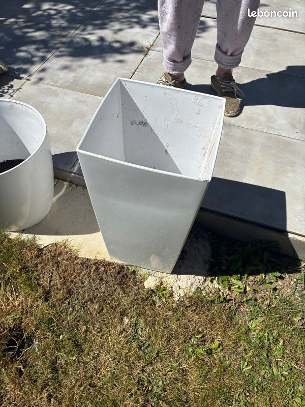 Pot blanc avec fond réserve d eau (image 1)