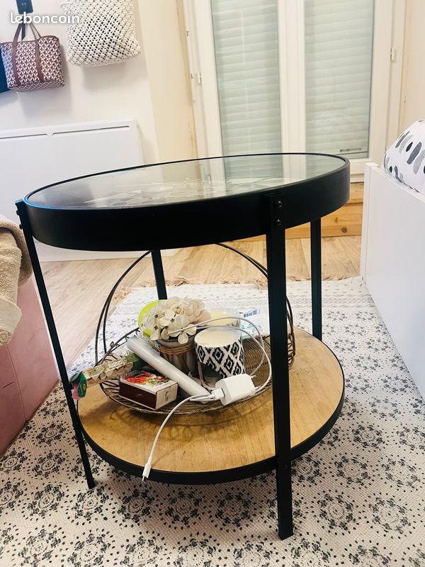 Petite table avec horloge (image 1)