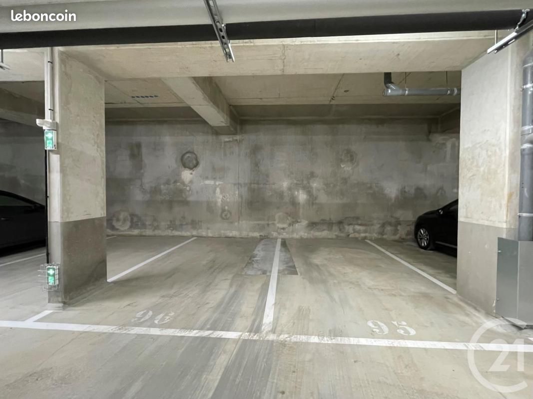 Parking 12 m² · à Moissy-Cramayel · 12 m² · 65 €/mois