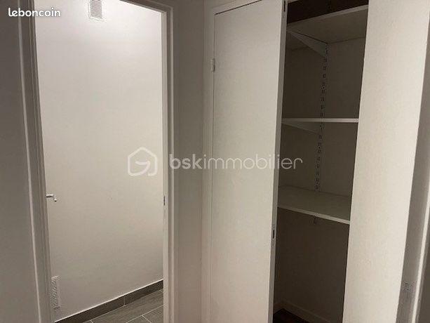 https://img.leboncoin.fr/api/v1/lbcpb1/images/20/ef/b6/20efb6579d276a9ee0879bbc353030496298514c.jpg?rule=ad-image