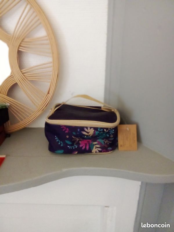 Très jolie Trousse (image 1)