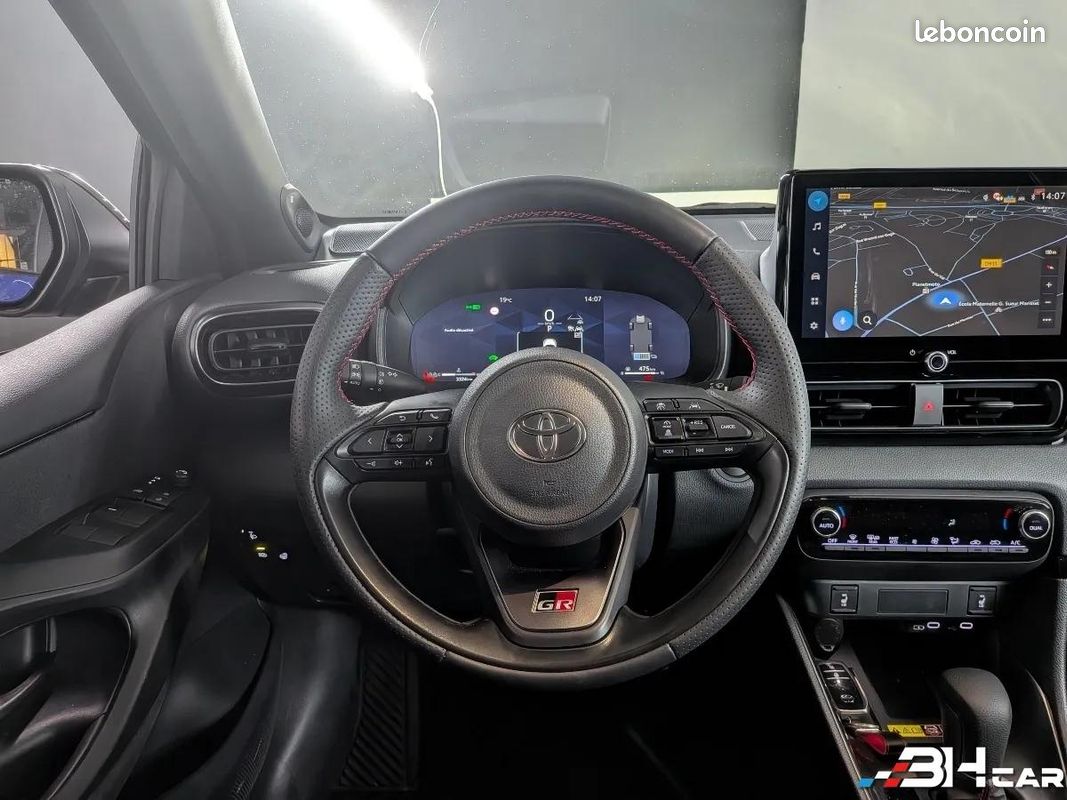 Toyota Yaris 1.5 130H 90 HYBRID FULL-HYBRID 0.8KWH GR-SPORT BVA (image 3)